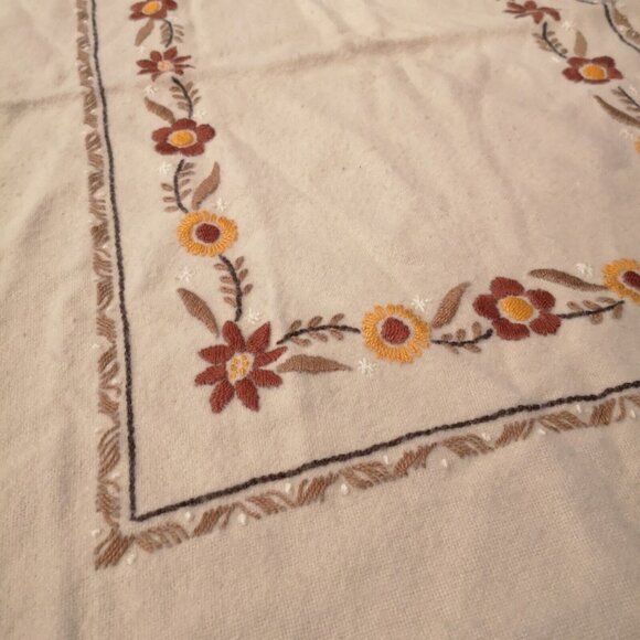 Vintage Crewel Tablecloth Hand Embroidered Floral Brown &Gold Crochet Lace Edge - Picture 4 of 14